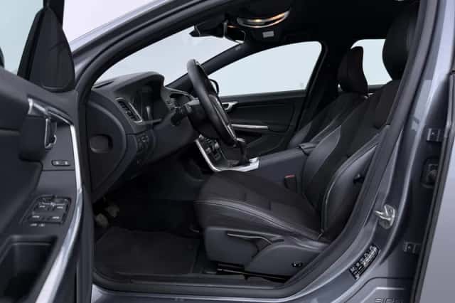 Volvo V60 (2015) thumbnail 3