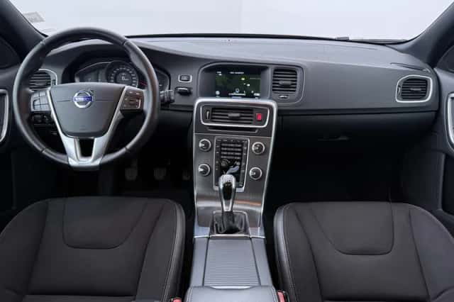 Volvo V60 (2015) thumbnail 4