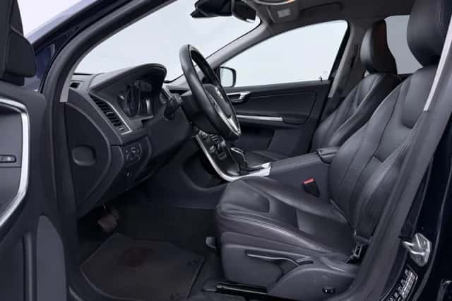 Volvo XC60 (2015) thumbnail 3