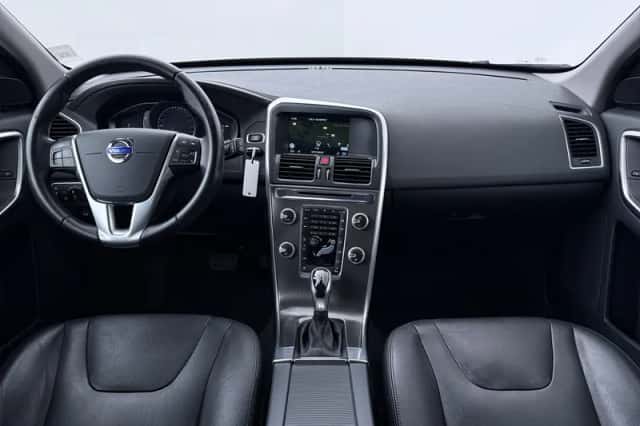 Volvo XC60 (2015) thumbnail 4