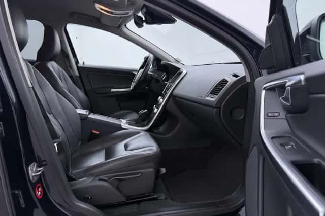 Volvo XC60 (2015) thumbnail 5