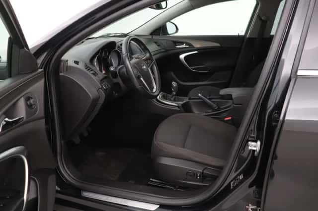 Opel Insignia (2012) thumbnail 3