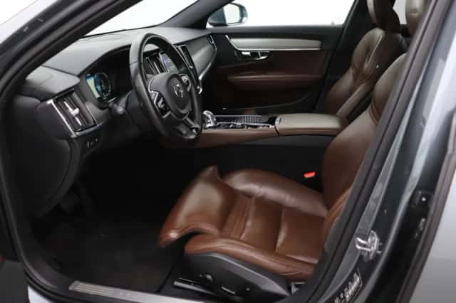 Volvo V90 (2018) thumbnail 3