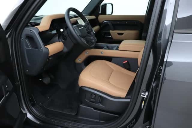 Land Rover Defender (2026) thumbnail 3