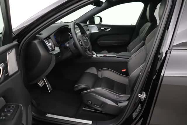 Volvo XC60 (2025) thumbnail 3