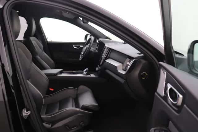 Volvo XC60 (2025) thumbnail 5
