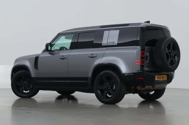 Land Rover Defender (2020) thumbnail 2