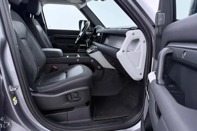 Land Rover Defender (2020) thumbnail 5