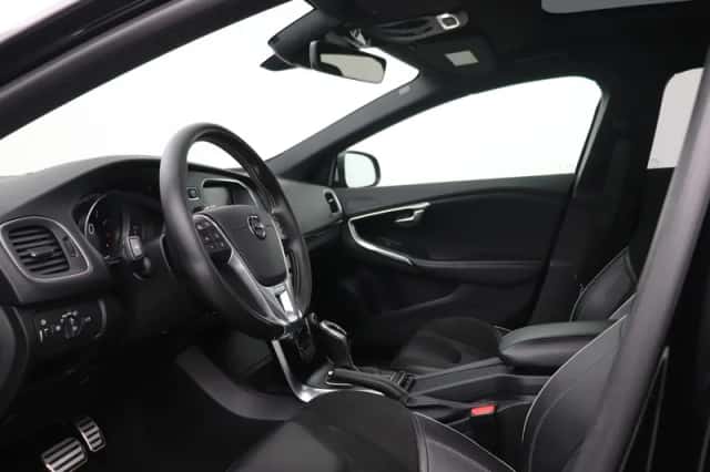 Volvo V40 (2019) thumbnail 3
