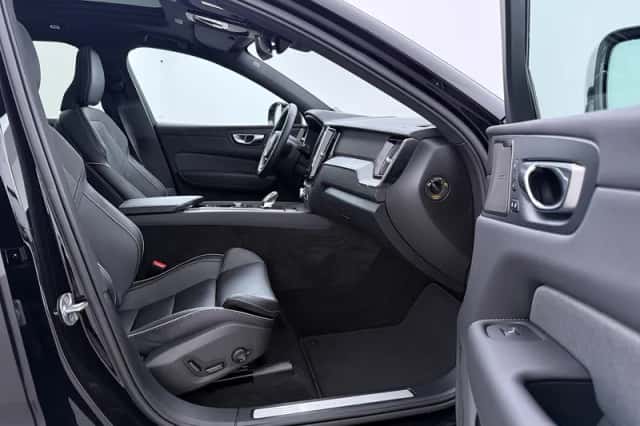 Volvo XC60 (2025) thumbnail 5