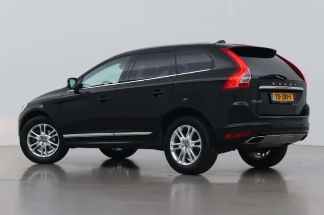 Volvo XC60 (2017) thumbnail 2