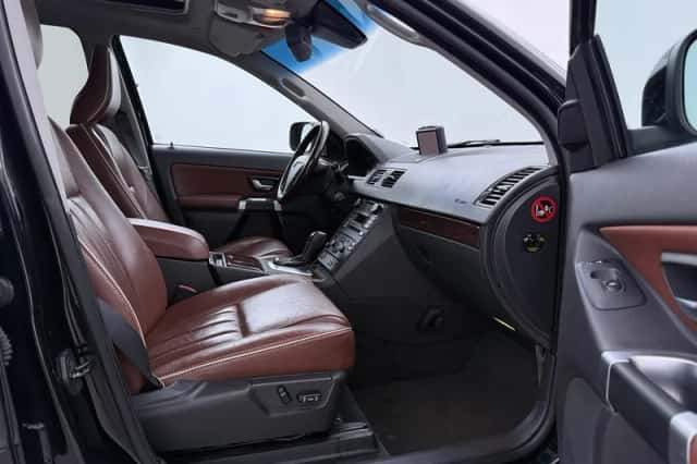 Volvo XC90 (2012) thumbnail 5