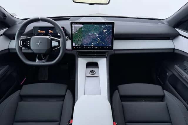 Polestar 4 (2024) thumbnail 4