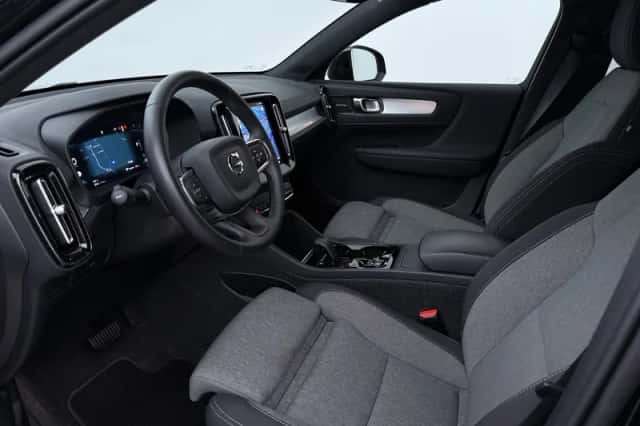 Volvo XC40 (2024) thumbnail 3