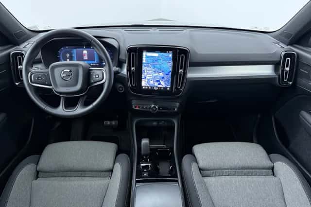 Volvo XC40 (2024) thumbnail 4
