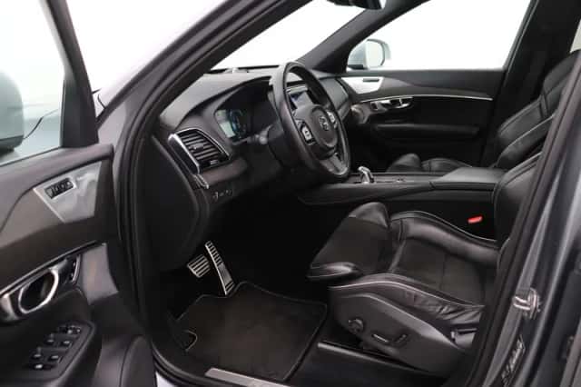 Volvo XC90 (2015) thumbnail 3