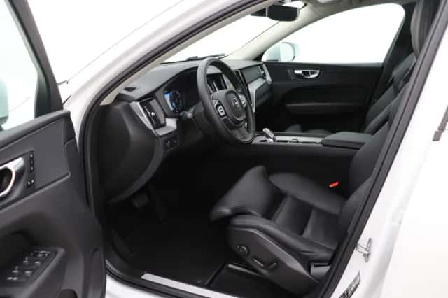 Volvo XC60 (2020) thumbnail 3
