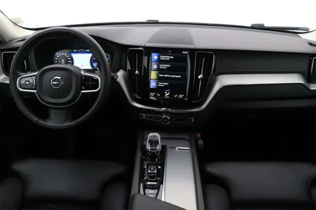 Volvo XC60 (2020) thumbnail 4