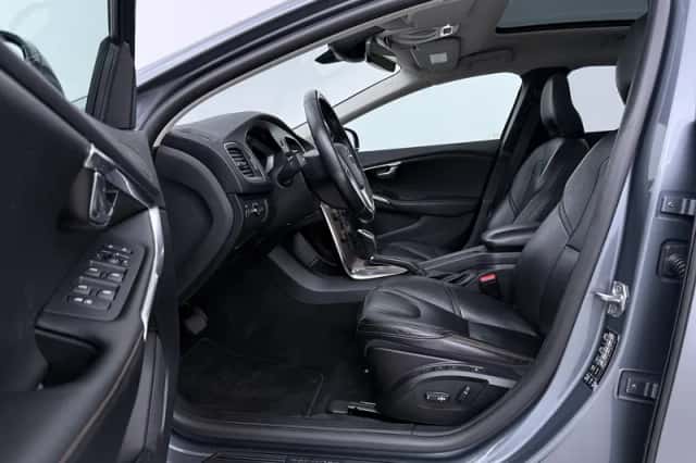 Volvo V40 (2017) thumbnail 3