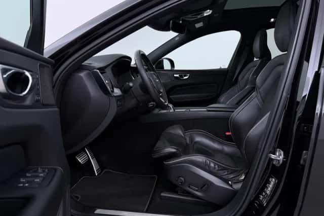 Volvo XC60 (2019) thumbnail 3