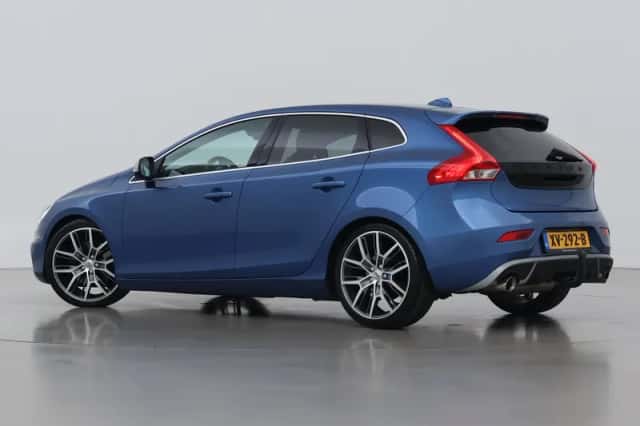Volvo V40 (2017) thumbnail 2