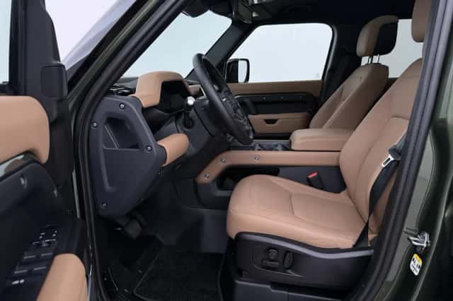 Land Rover Defender (2026) thumbnail 3