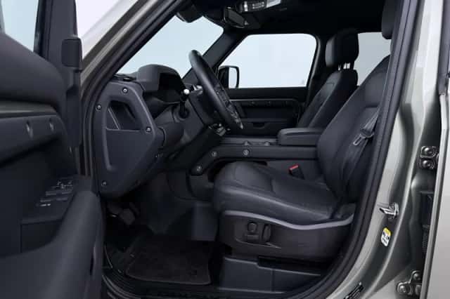 Land Rover Defender (2025) thumbnail 3