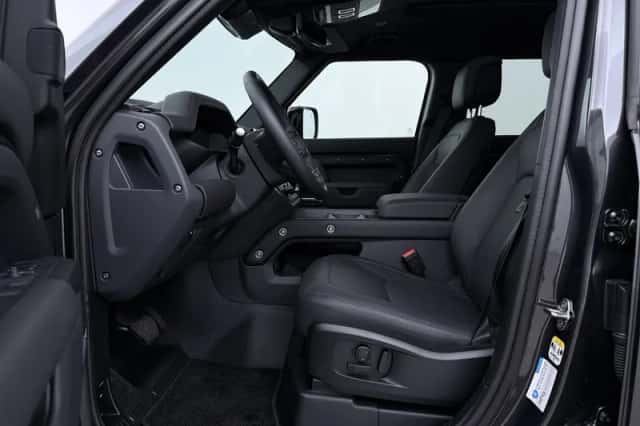 Land Rover Defender (2026) thumbnail 3