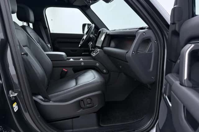 Land Rover Defender (2026) thumbnail 5