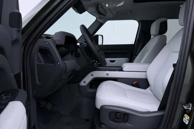 Land Rover Defender (2026) thumbnail 3