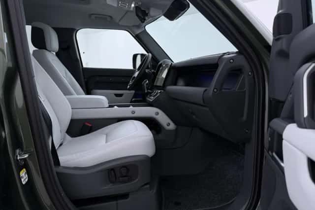 Land Rover Defender (2026) thumbnail 5
