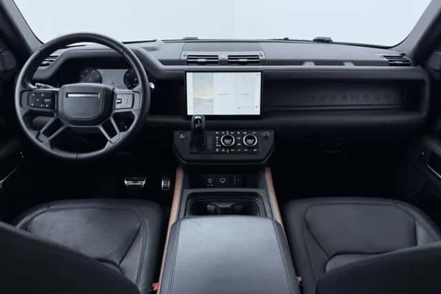 Land Rover Defender (2022) thumbnail 4