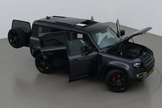 Land Rover Defender (2022) thumbnail 6