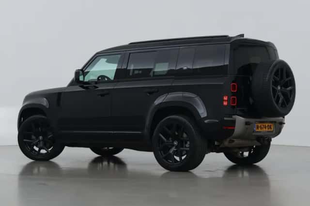 Land Rover Defender (2021) thumbnail 2