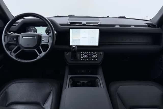 Land Rover Defender (2021) thumbnail 4