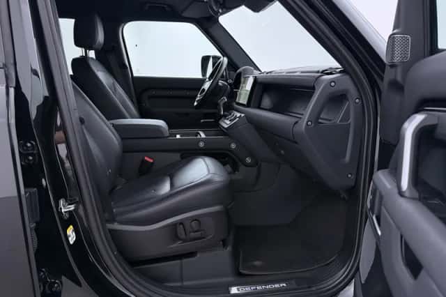 Land Rover Defender (2021) thumbnail 5