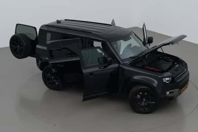 Land Rover Defender (2021) thumbnail 6