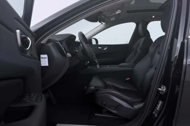 Volvo XC60 (2020) thumbnail 3