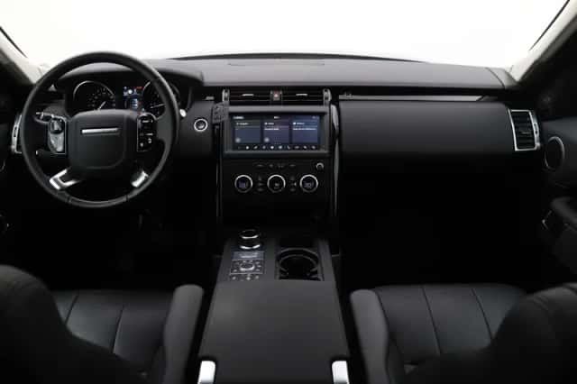 Land Rover Discovery (2018) thumbnail 4