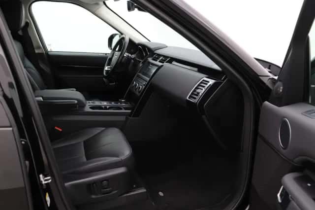 Land Rover Discovery (2018) thumbnail 5