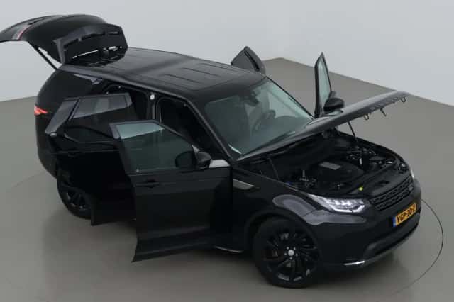 Land Rover Discovery (2018) thumbnail 6