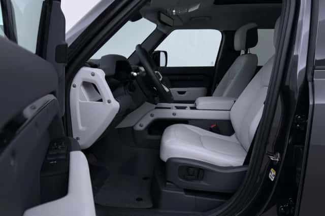 Land Rover Defender (2026) thumbnail 3