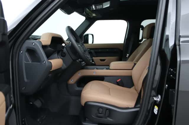 Land Rover Defender (2026) thumbnail 3