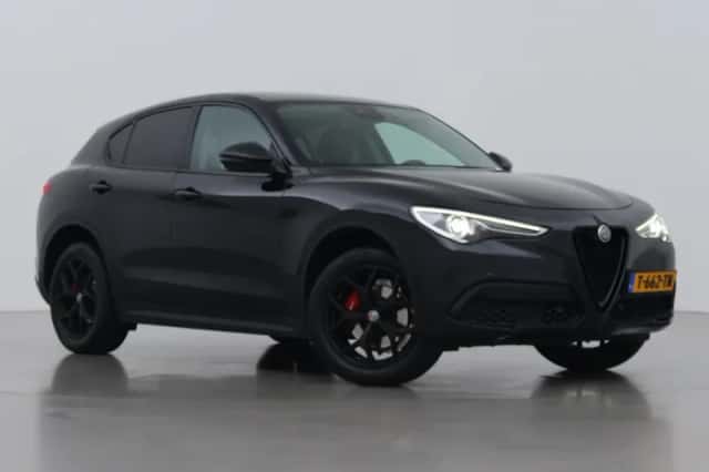 Alfa Romeo Stelvio (2018) thumbnail 1