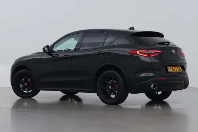 Alfa Romeo Stelvio (2018) thumbnail 2