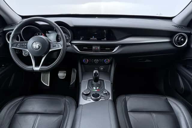 Alfa Romeo Stelvio (2018) thumbnail 4