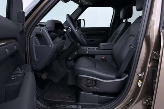 Land Rover Defender (2026) thumbnail 3