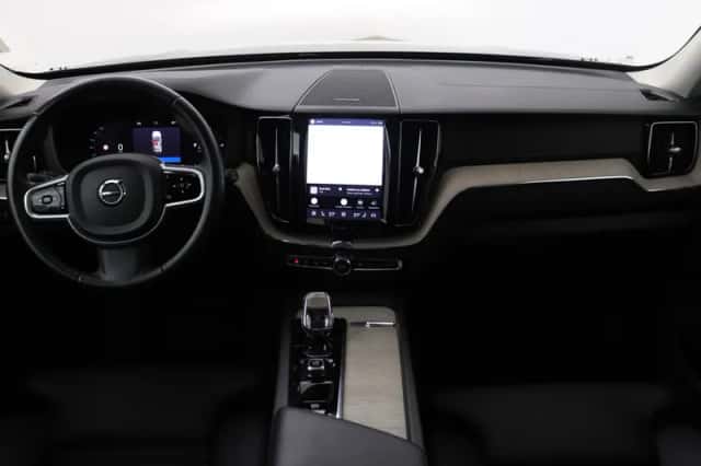 Volvo XC60 (2022) thumbnail 4
