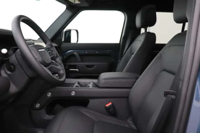 Land Rover Defender (2026) thumbnail 3