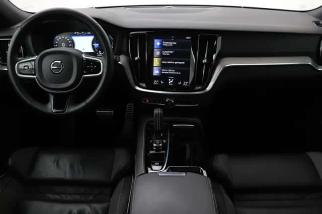 Volvo V60 (2022) thumbnail 4